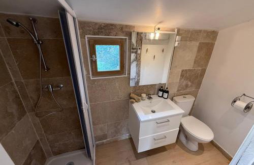 Small Provencal Castle with Swimming Pool, Tennis, Gym & Calm - Foto 28