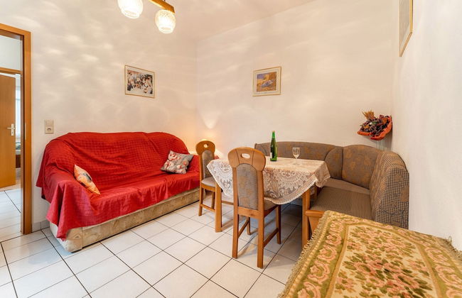 Home for 5 Persons in 1350 Year Old Mosel Town - Foto 16