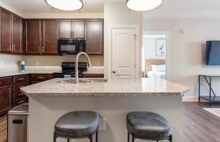 Landing Stylish 3BD Clubhouse Gym - Photo 7