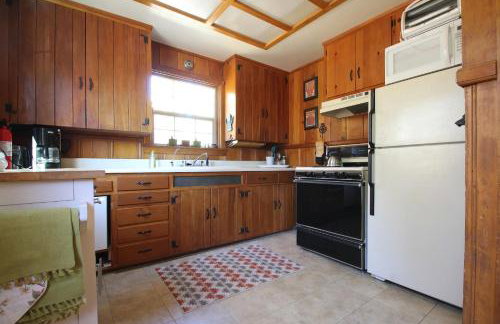 Ahwahnee-be Vintage Cabin - Walk to town! - Foto 6