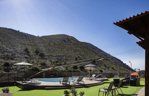 Villa Pasiphae - With Private Heated Pool - Photo 19