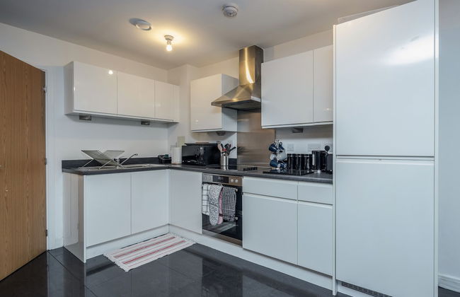 Beautiful 3-bed Apartment in Romford - Photo 11