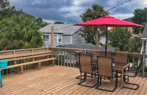 Seas the Day - 4 blocks to the beach, restaurant, and bar district - great deck and outdoor space!! - Foto 32