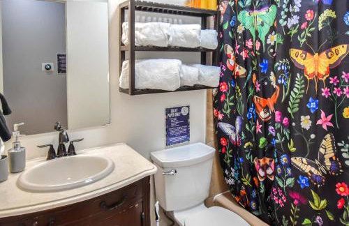 Enchanting Upper Unit with City Charm - Foto 7
