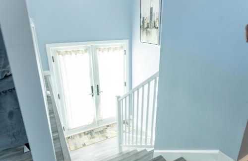 Charming 3BR Home With a Deck and Yard - Photo 10