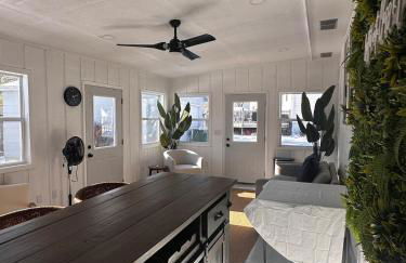 Ankenys Best Hot tub Theatre Room Game Room - Foto 23