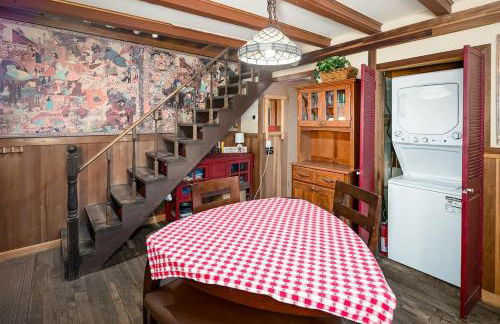 The Gingerbread Cottage - Photo 10