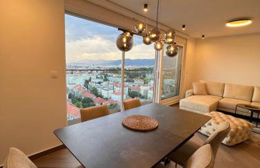 Apartment Touch The Sky Split - Photo 11