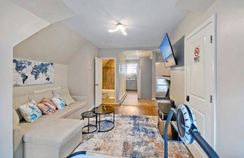 Modern 2BR Near NYC with Free Parking and Workspace - Foto 4