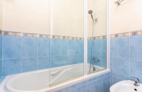 Lovely 2 bedroom apartment including pool, stunning ocean views & beach closeby - Foto 16