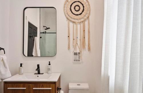 Chic Renovated Chalet with Private Pond - Foto 15