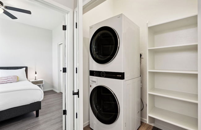 Luminous Sunrise Home with Pool and BBQ - Foto 17