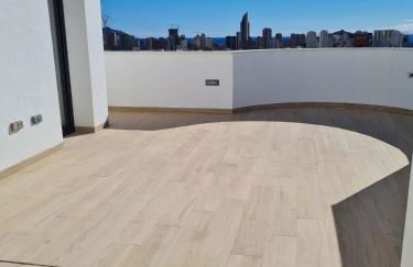 PANORAMISCH modern vakantiehuis in Finestrat bij Benidorm met 3 slaapkamers, gelegen op de 1ste lijn met privézwembad en omheinde privétuin, zicht op zee, de bergen met 'Kilómetro Vertical del Puig Campana' en op de skyline van Benidorm City en Finestrat - Foto 27