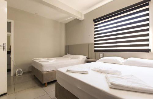 Lou Suítes - Suíte 03 com 2 camas de casal - Conforto para sua Família - Foto 33