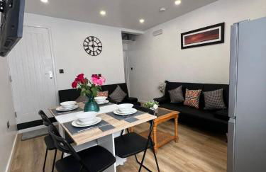 Florence House - 3 Twin Bedroom House 3 Showers 2 Ensuites Plus Walk-in Wetroom Garden Fast Wi-Fi J1-M5 on Doorstep Weekly Stays ok Contractor Accommodation Another Best-in-Class - Foto 1