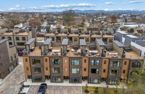 Modern Multi-Level Retreat with Rooftop Hot Tub - Foto 62