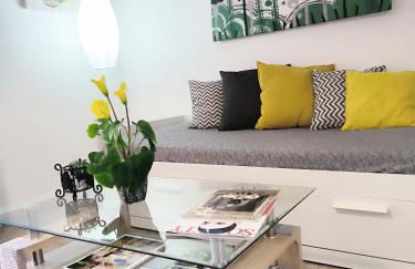 Riviera Del Sol Apartment - Photo 3