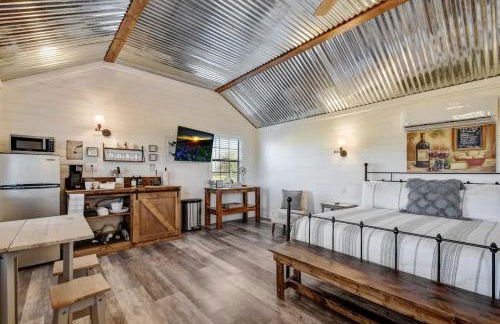 Wine Country Cottage With Scenic Hill Country Views - Photo 14