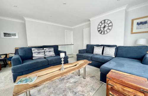 Incredible Views in Dartmouth with Parking and EV Charger - Foto 2