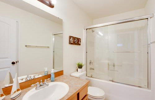 Waterfront Allyn Home with Fire Pit and 2 Kayaks! - Foto 31