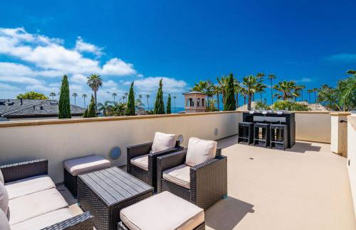 Mediterranean Beauty with Rooftop Deck and Views - Foto 9