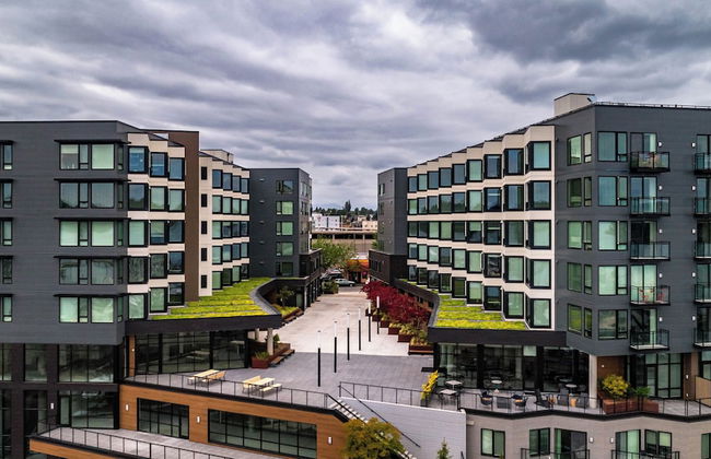 Marina Square Suites - Photo 36