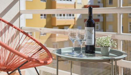 Spacious Apt Near Beach & Train, By TimeCooler - Foto 2