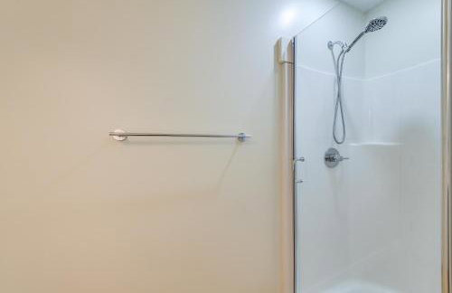 Deck with Water Views Quiet East Boothbay Retreat! - Foto 11