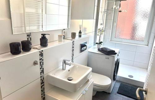 GÖH-moderne Wohnung in zentraler Lage, Balkon, self-check-in, WLAN, Netflix, DisneyPlus - Foto 6