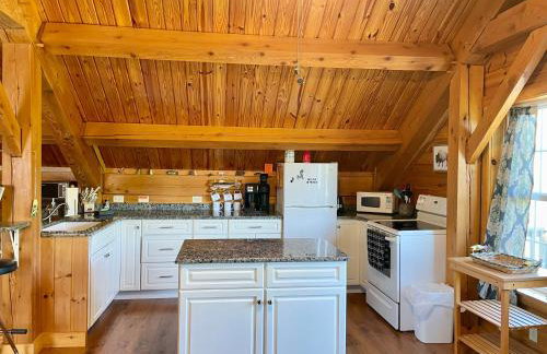 Spacious Salmon River Waterfront Lodge for 6 - Foto 9