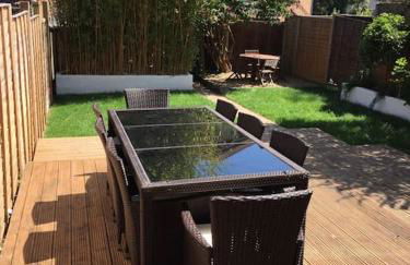 Spacious 5-Bedroom Victorian House Near Sandbanks - Sleeps 14, Parking & Garden - Foto 1