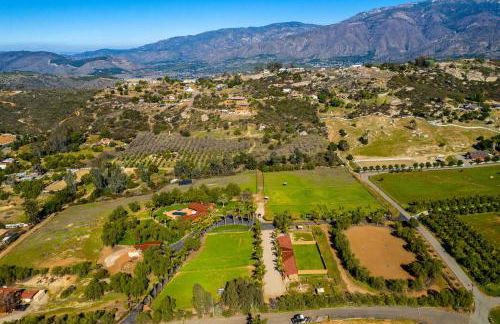 Equestrian Estate with Horse Stables and Pool! - Foto 33