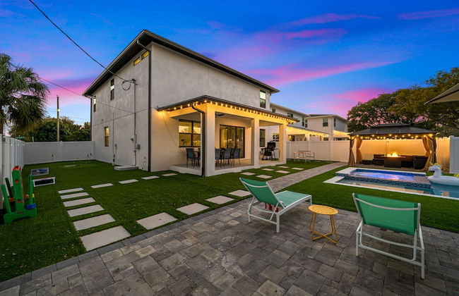 Luxury Modern Villa w/ Pool, Jacuzzi & Amenities! - Foto 59