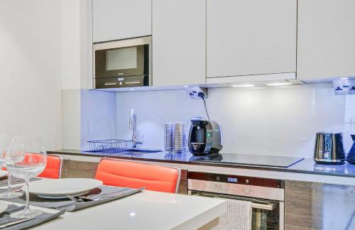 Cosy Manhattan Studio with Balcony - Foto 12