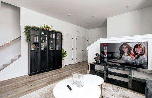 Downtown 1 mi Sleeps 6 wRooftop 3BR 4BED New built Modern Stylish Luxury - Foto 63