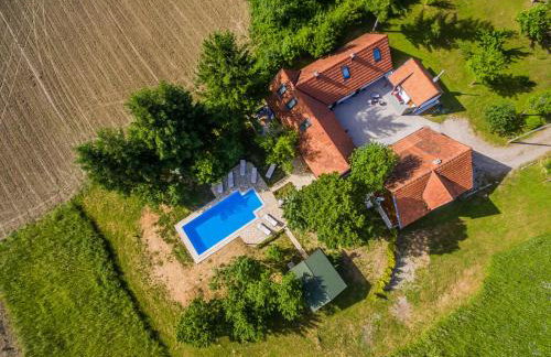 Beautiful cottage with heated pool for 22 ppl - Foto 2