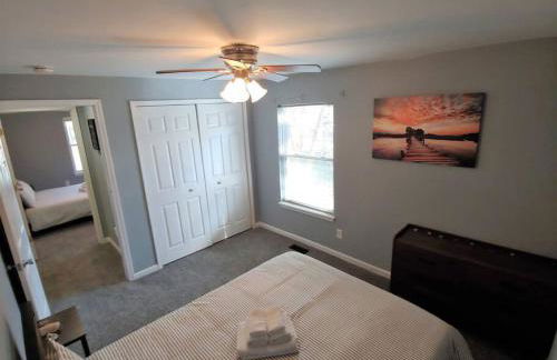 Relaxing Cottage by the Lake and Parking - Foto 15