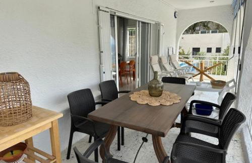 Preciosa casa con piscina desbordante y vistas al mar - Foto 33