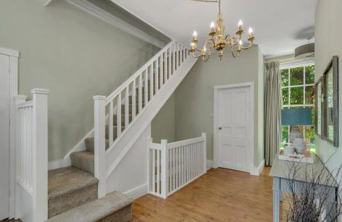 Stylish 4-Bed Apartment in Suffolk l Near Town - Foto 16