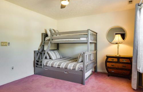 Pine Knoll Shores Getaway - Walk to Beach! - Foto 24