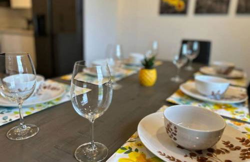 Sunny Delight Home Near Airport - Photo 1