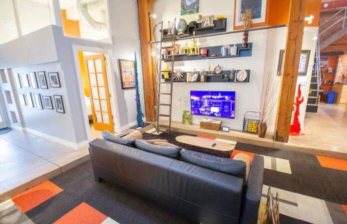 Trendy Modern Loft in Rino Art District - Photo 20