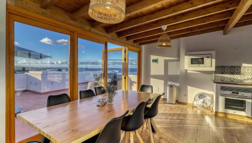 Spacious Home with Tropical Garden, BBQ, Near Seaside - Foto 2