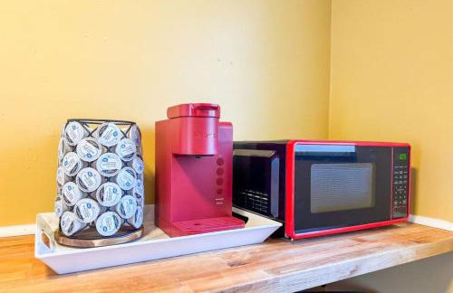 Sleeps 8 2 Full Apartments 5 Beds Parking plus WIFI - Foto 5