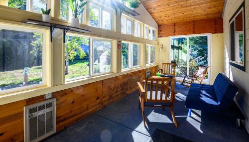 Blue House - private 2 bed, 2 bath home with garage - Foto 1, Garden view