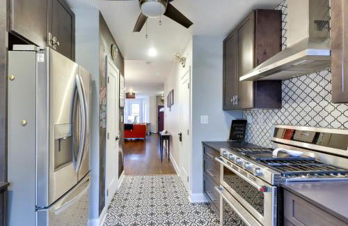 Unique DC Row House Near Historic H Street! - Foto 9