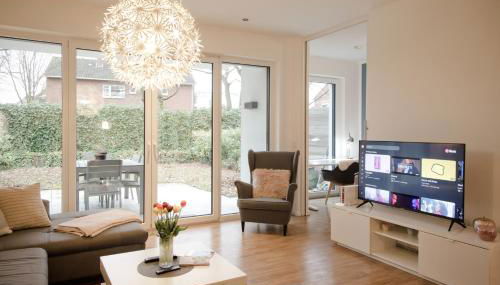 MiCasa OL - Deluxe Apartment mit Stil - Carport Stellplatz - Küche - WLAN - 3,7 KW Steckdose für E Auto - Terrasse - Photo 3