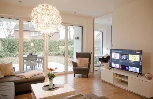 MiCasa OL - Deluxe Apartment mit Stil - Carport Stellplatz - Küche - WLAN - 3,7 KW Steckdose für E Auto - Terrasse - Photo 3