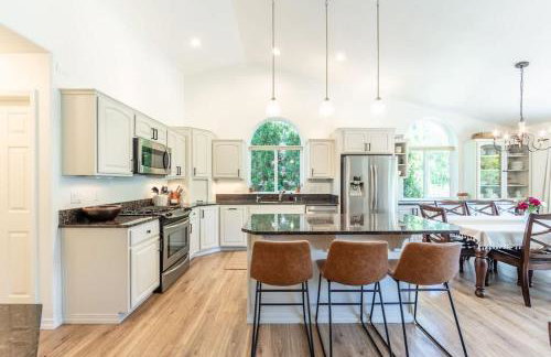 Big Family Getaway- Theater Room- BBQ- Play Room- Fire Pit - Foto 13