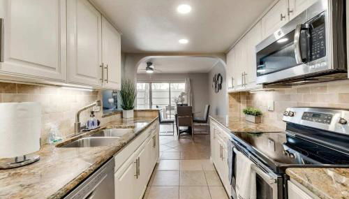 Stylish Furn 3BD Condo Six Flag Grand Prairie GP64A - Foto 3